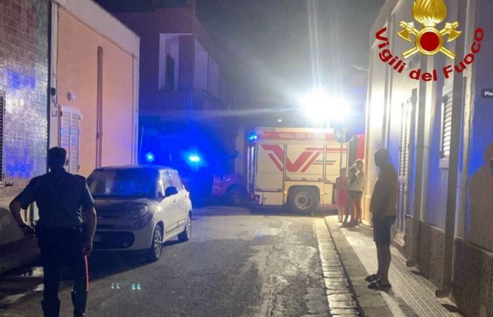 auto carabiniere incidendiata