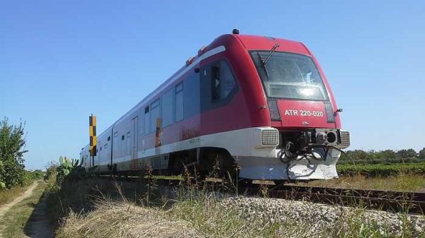 treno ferrovie sud est